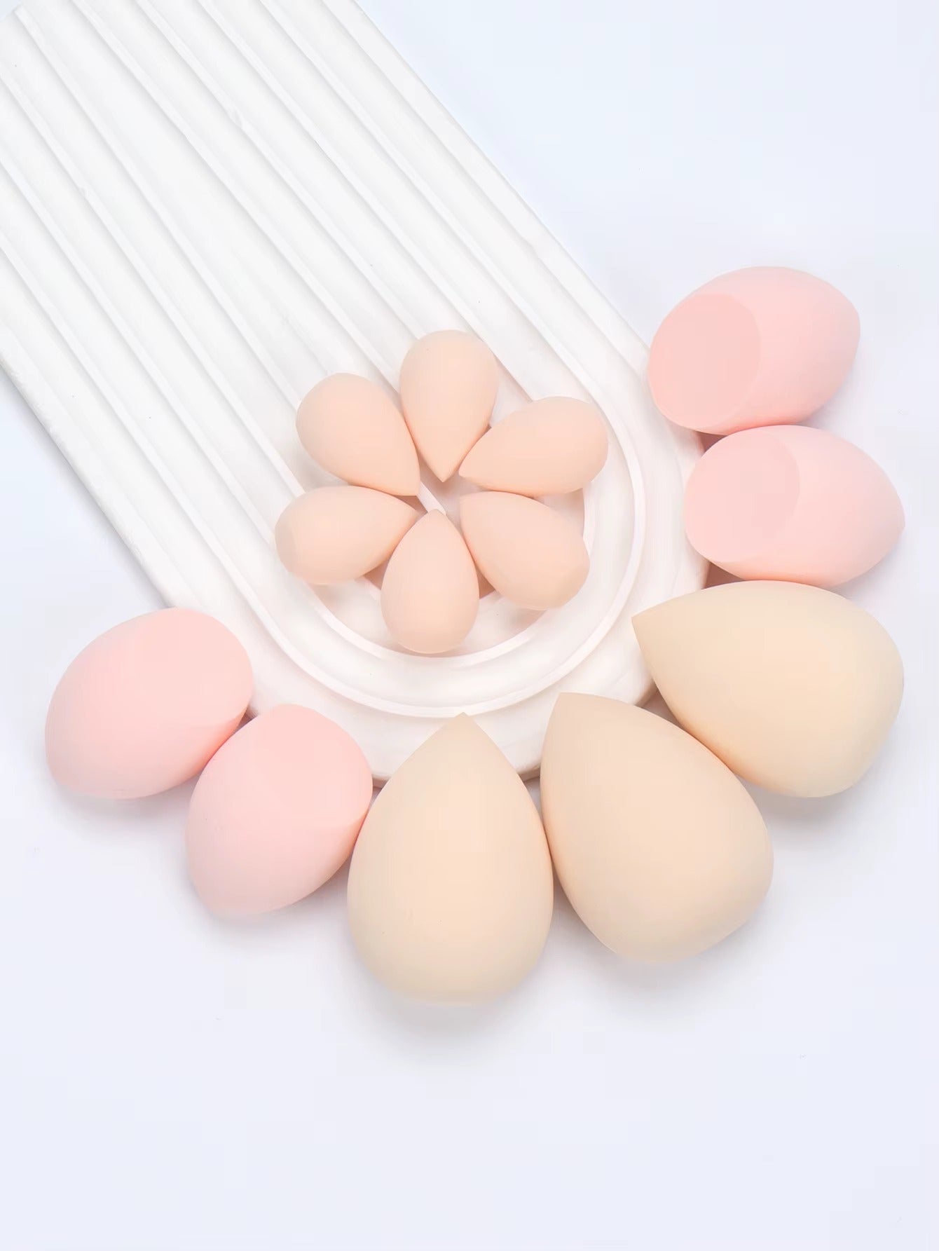 13 Pieces Large, Medium and Small Makeup Sponges, Which Become Larger When Exposed to Water