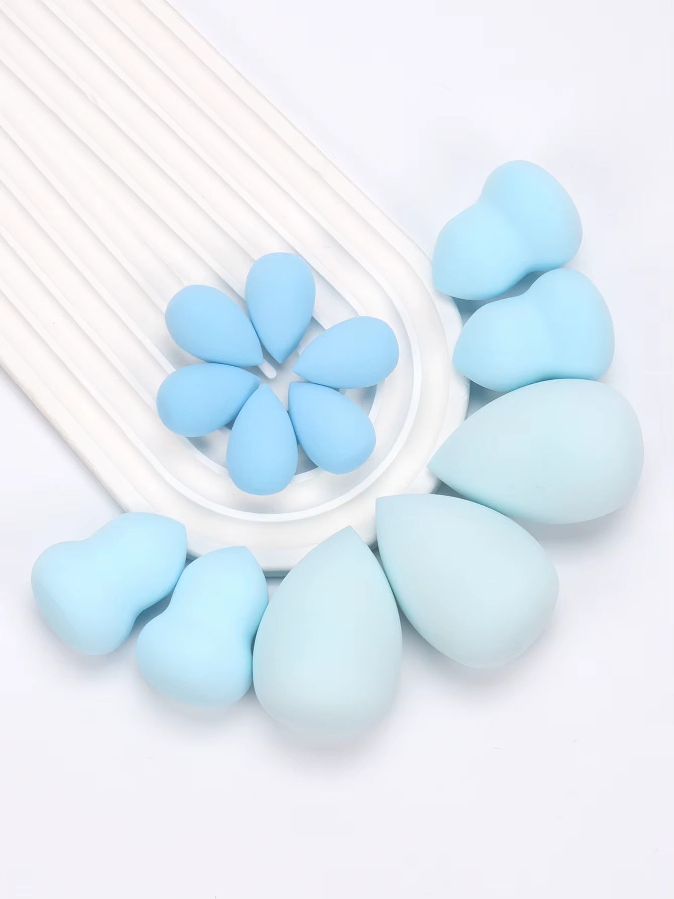 13 Pieces Large, Medium and Small Makeup Sponges, Which Become Larger When Exposed to Water