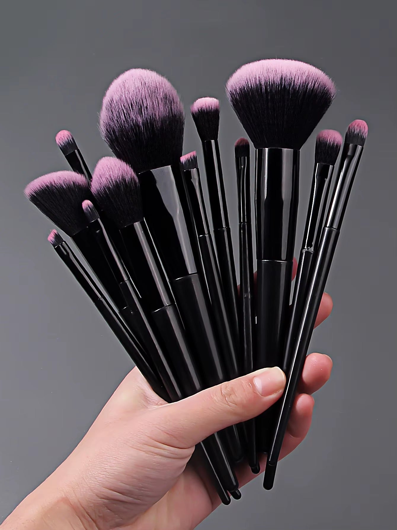 17 pieces makeup tools set -  12 face makeup brush set and 4 Makeup Sponges with 1 bucket storage