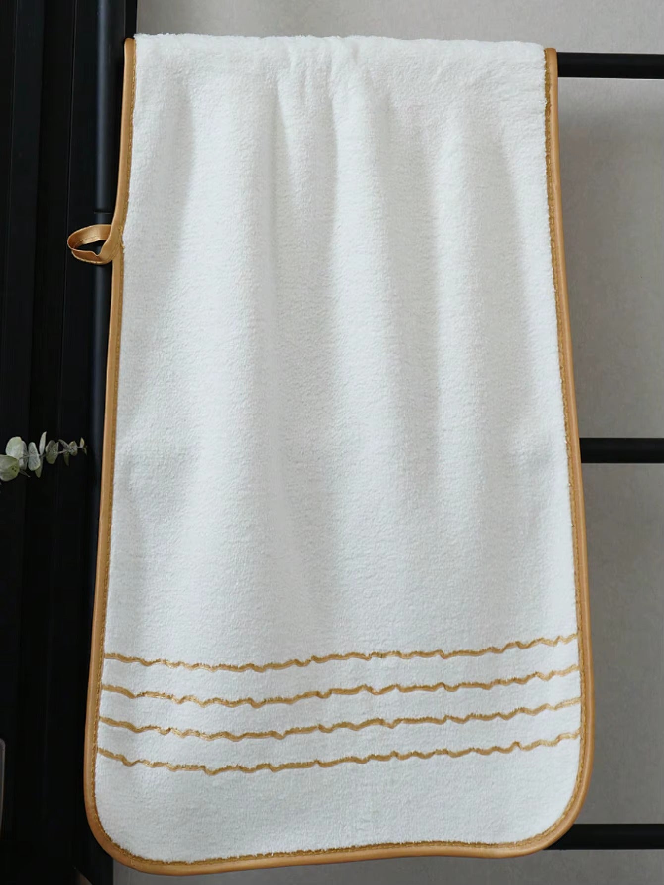 White Polyester Bath Towel with Gold Stripe Design, Soft Absorbent Quick-Dry, 70x140cm & 34x75cm