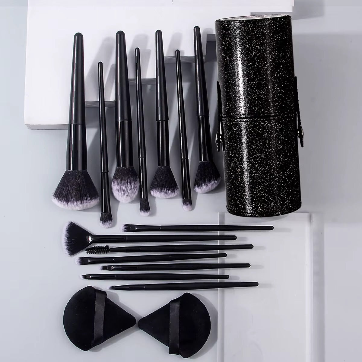14 pieces of high-quality multi-purpose facial makeup brushes +2 soft triangular powder puffs +1 portable storage bucket