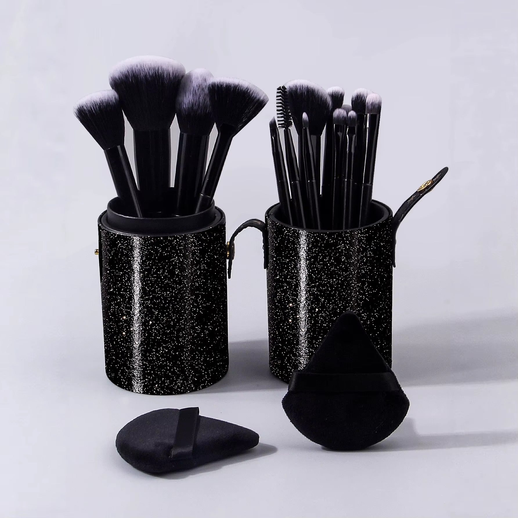 14 pieces of high-quality multi-purpose facial makeup brushes +2 soft triangular powder puffs +1 portable storage bucket
